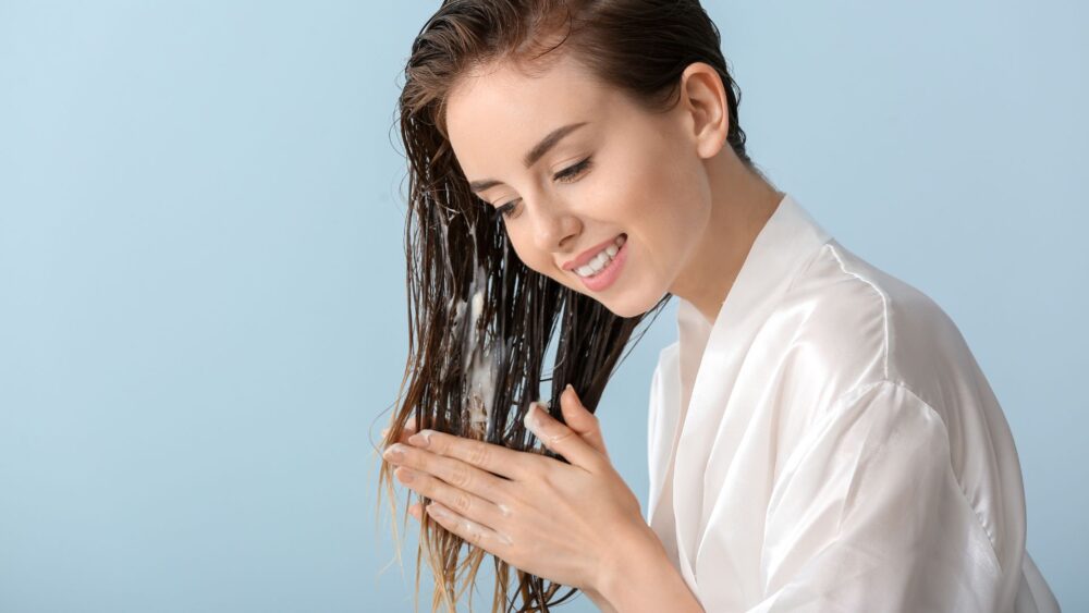 Jak właściwie pielęgnować włosy farbowane?