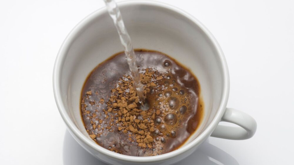 Czy kawa rozpuszczalna jest zdrowa? – Sprawdź, jak na Ciebie działa