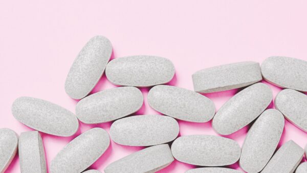 Słońce a leki – Jakie grupy leków zwiększają wrażliwość skóry na promieniowanie słoneczne?